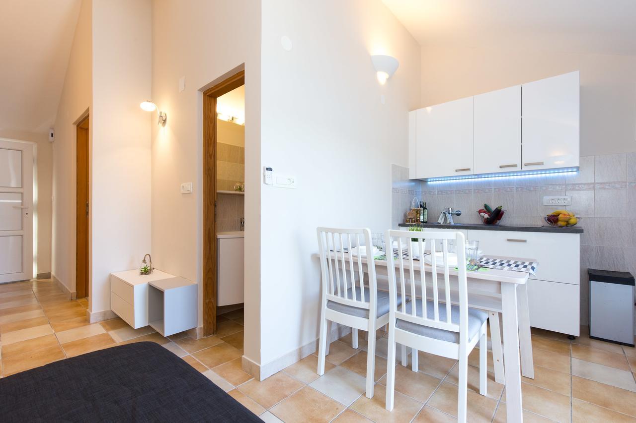 Apartments Tamaris Čižići エクステリア 写真