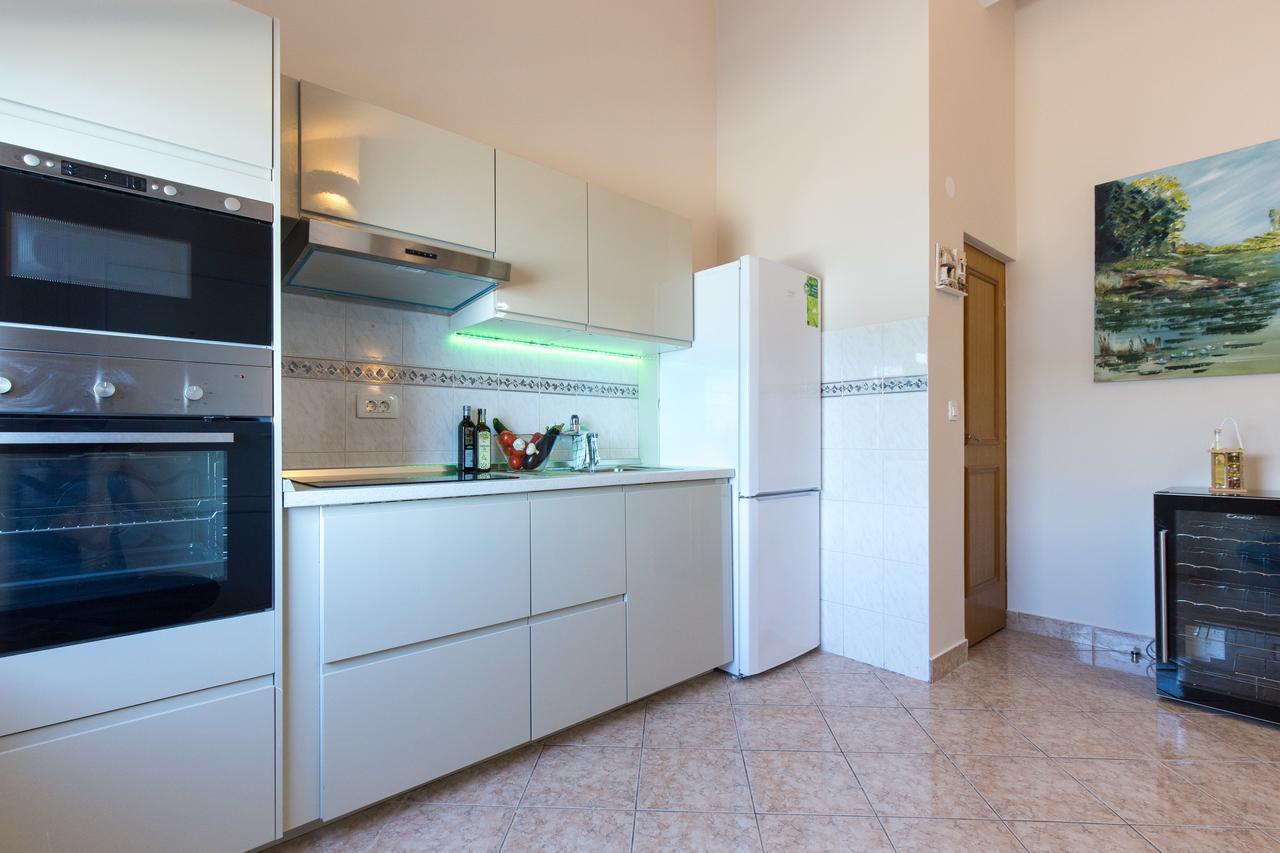 Apartments Tamaris Čižići エクステリア 写真
